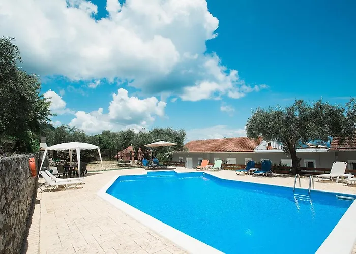 Olive Grove Poolside 3*