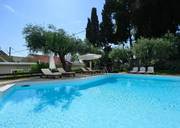 Olive Grove Poolside Бенитсес