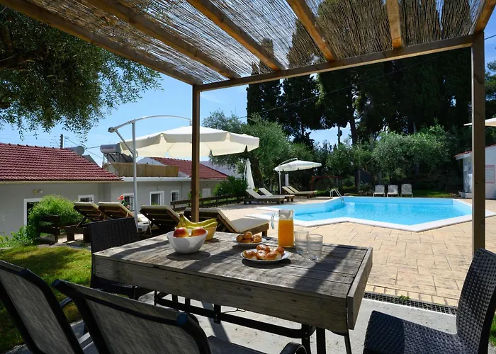 Olive Grove Poolside 3*