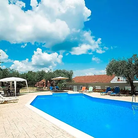 Apartahotel Olive Grove Poolside