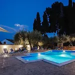 Olive Grove Poolside 3* Benícesz