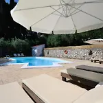 Olive Grove Poolside 3* Benícesz