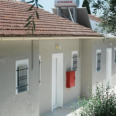 Olive Grove Poolside Appart hôtel 3*