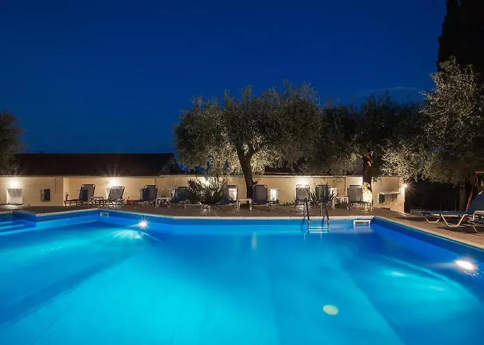 Olive Grove Poolside Μπενίτσες